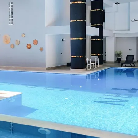 Flat With Shared Pool And Balcony In דירה דלמן