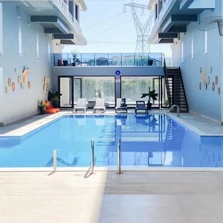 Flat With Shared Pool And Balcony In דירה דלמן