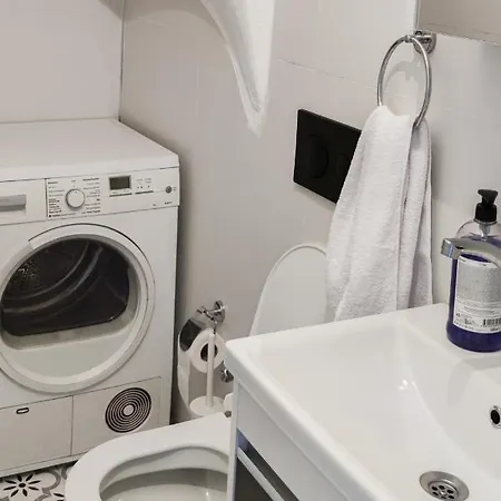 דירה Flat With Shared Pool And Balcony In דלמן